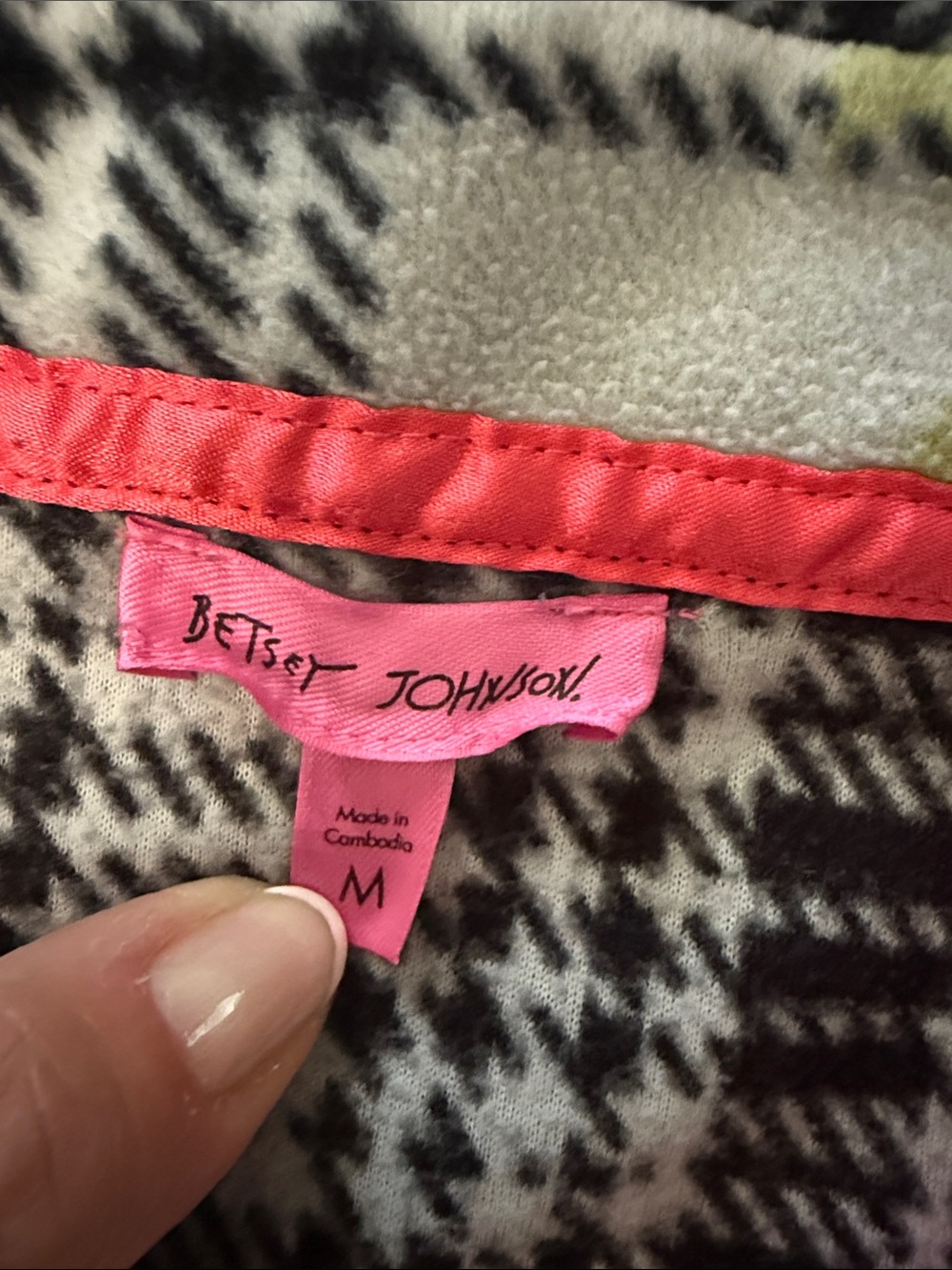 Betsey Johnson Black & White Plaid flannel Pajama Set with Pink Floral Medium - Picture 2 of 9